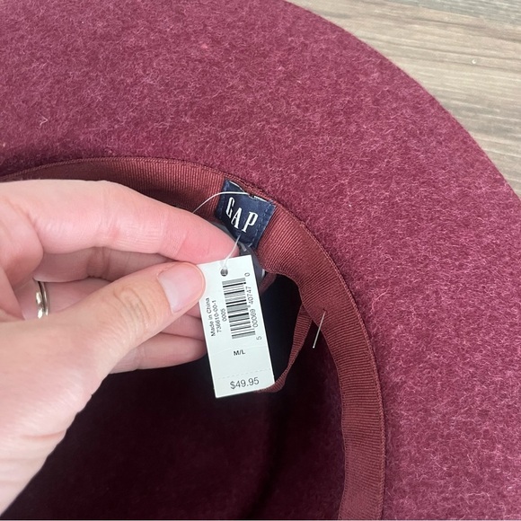 GAP Hat Women's Medium/Large Velvet Band Fedora Purple Burgundy 100% Wool NWT - Picture 5 of 5